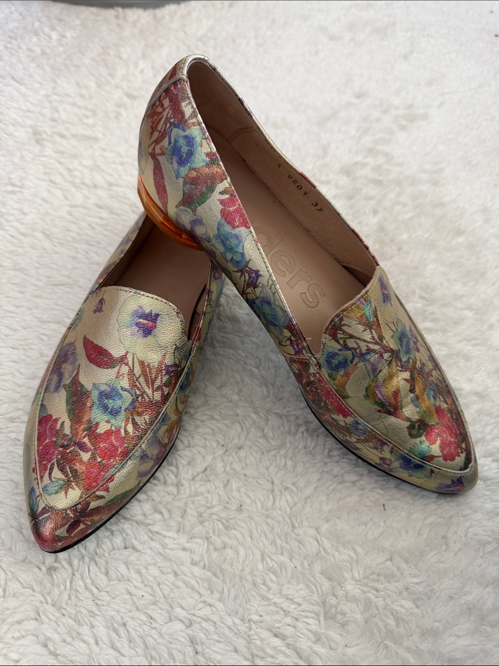 Pointed Floral Slip-On Flats in Metallic Gold